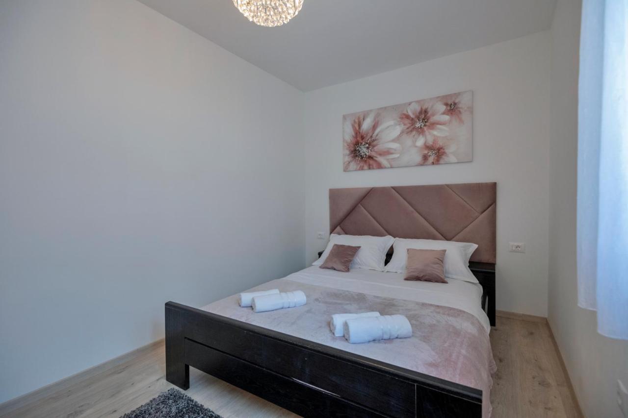 Luxury Apartment Makarska 2Min From Beach Bagian luar foto