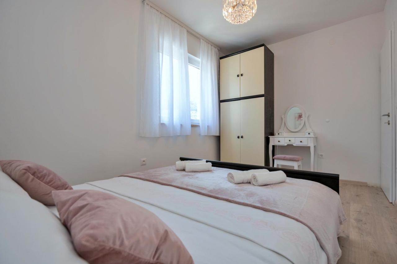 Luxury Apartment Makarska 2Min From Beach Bagian luar foto